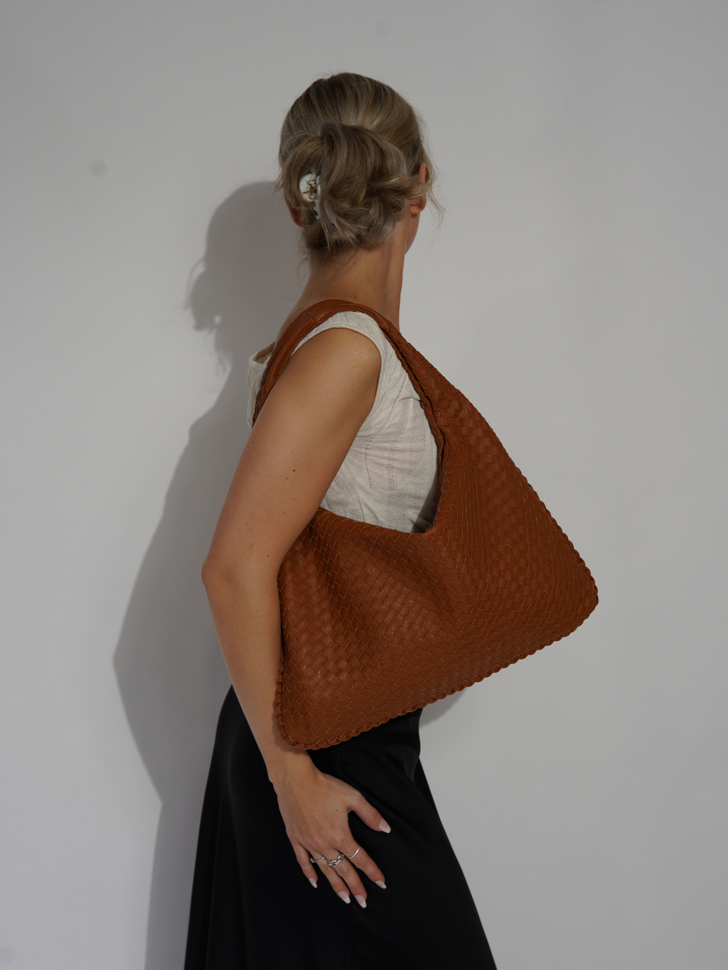 LYONNE – ONE SHOULDER WONDER BAG
