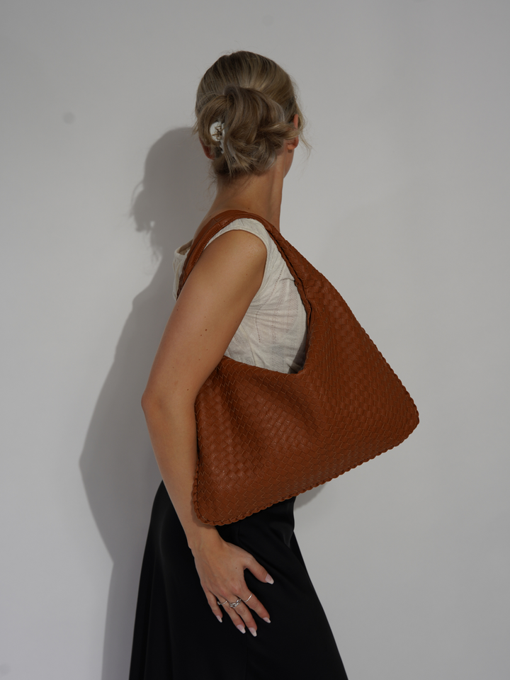 LYONNE – ONE SHOULDER WONDER BAG