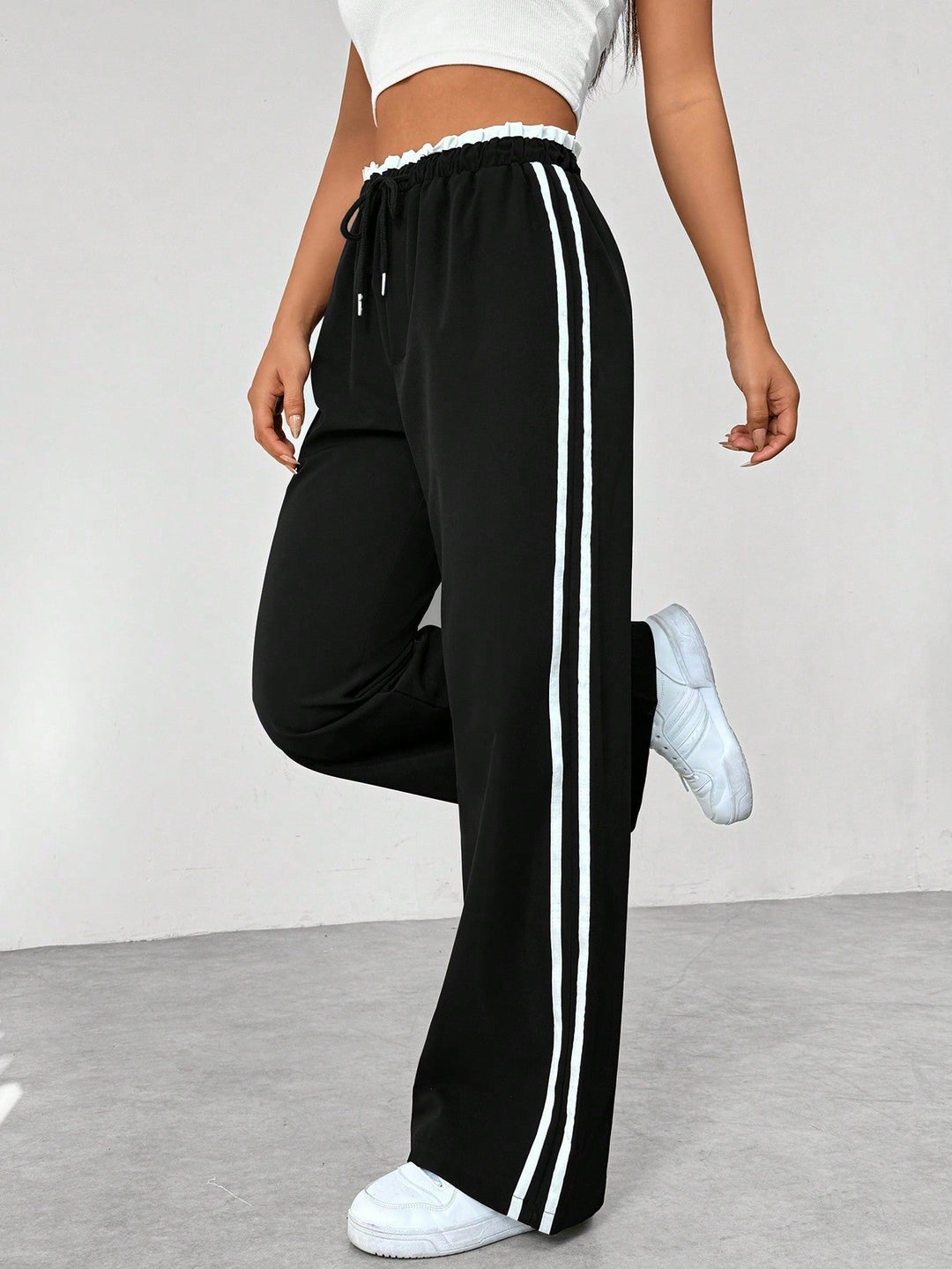 Sportive Wide-Leg Women’s Pants