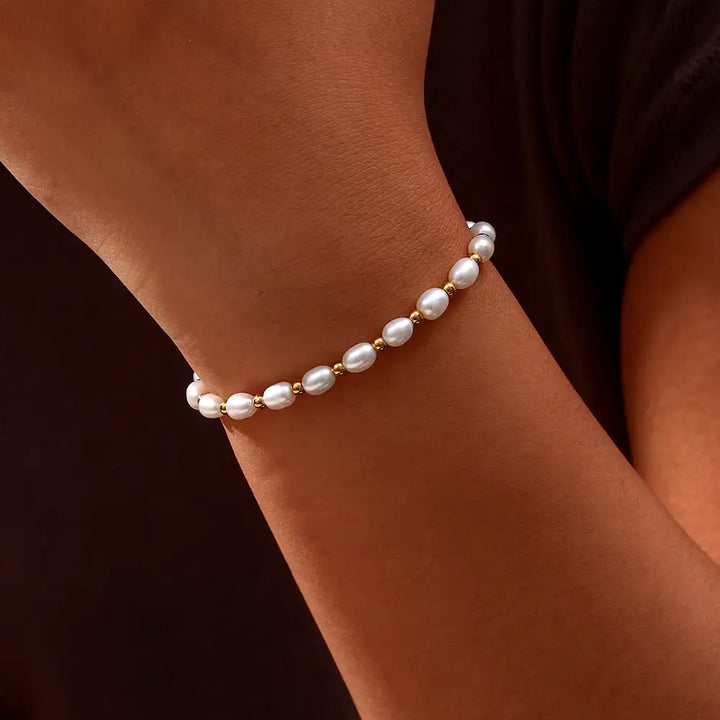 Elegant Pearl and Gold Bracelet