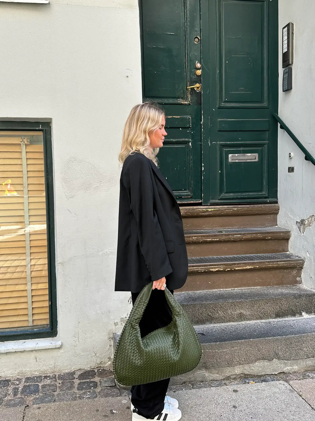 TRIANNA – WOVEN SHOULDER BAG