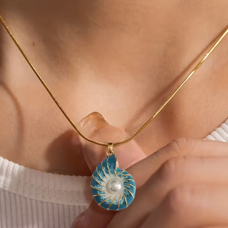 Seashell Pearl Gold Necklace